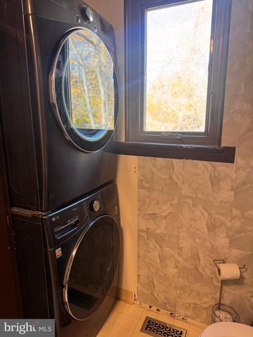 609 8TH AVE, Lindenwold, NJ 08021