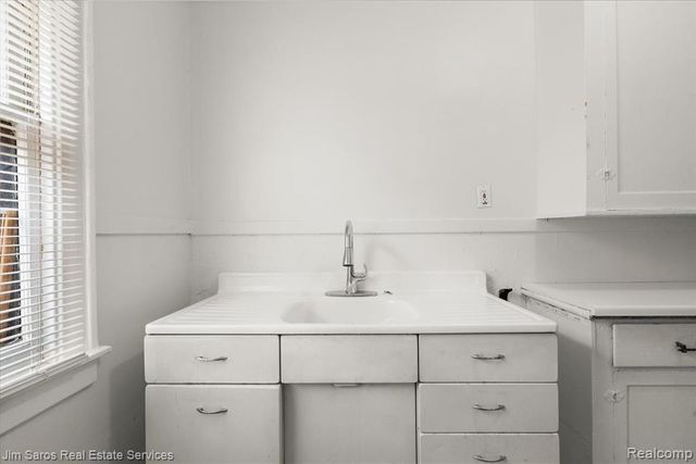 981 2N Beaconsfield Avenue, Grosse Pointe, MI 48230