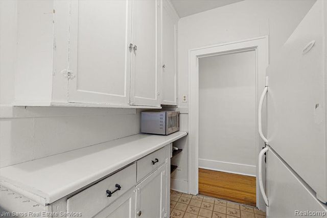 981 2N Beaconsfield Avenue, Grosse Pointe, MI 48230