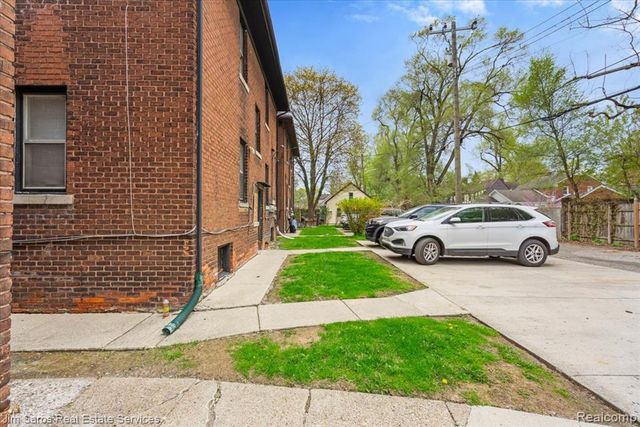 981 2N Beaconsfield Avenue, Grosse Pointe, MI 48230