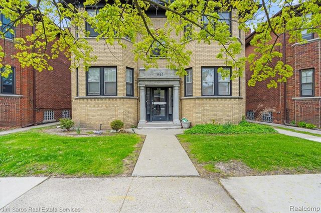 981 2N Beaconsfield Avenue, Grosse Pointe, MI 48230