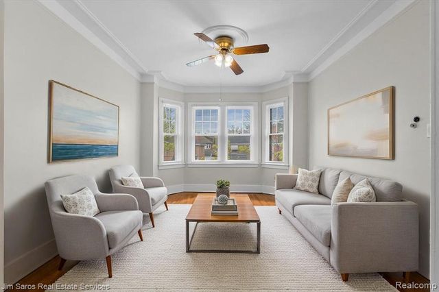 981 2N Beaconsfield Avenue, Grosse Pointe, MI 48230