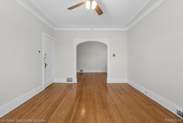 981 2N Beaconsfield Avenue, Grosse Pointe, MI 48230