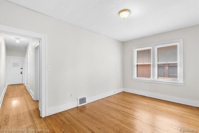 981 2N Beaconsfield Avenue, Grosse Pointe, MI 48230
