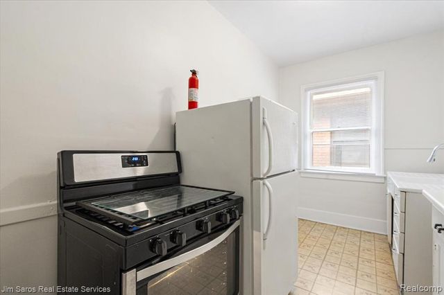 981 2N Beaconsfield Avenue, Grosse Pointe, MI 48230