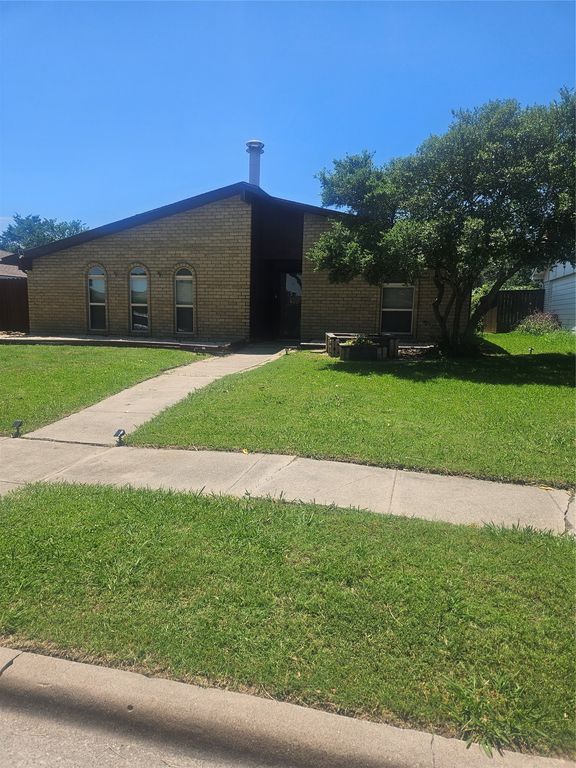 5044 Crawford Drive, The Colony, TX 75056