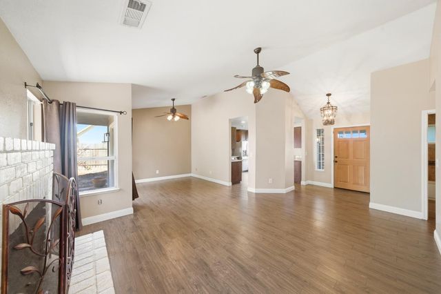 2588 Sombra Ct, Yuba City, CA 95993