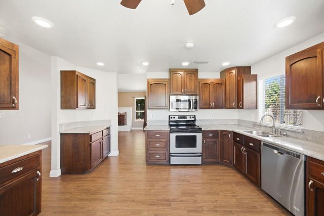 2588 Sombra Ct, Yuba City, CA 95993