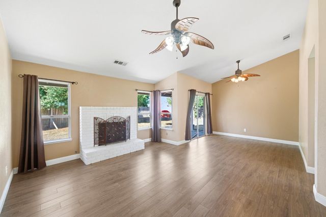 2588 Sombra Ct, Yuba City, CA 95993