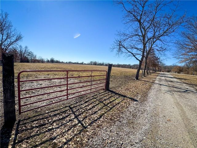 29721 S Hess Road, Harrisonville, MO 64701
