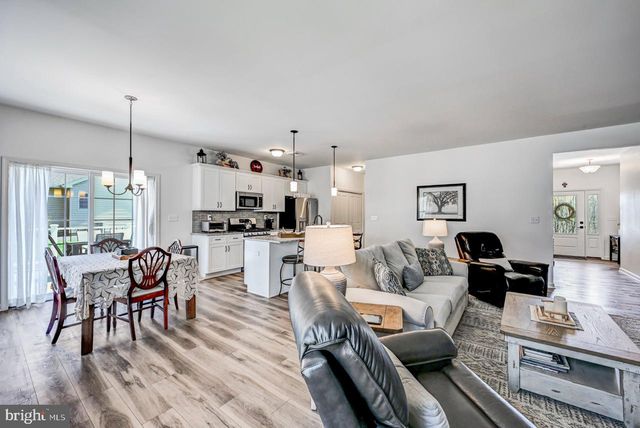 642 W OAK LN, White Haven, PA 18661
