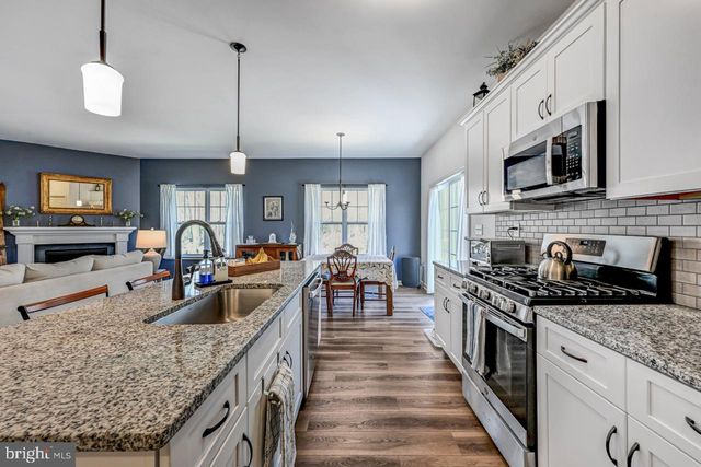 642 W OAK LN, White Haven, PA 18661