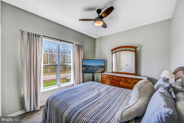 642 W OAK LN, White Haven, PA 18661