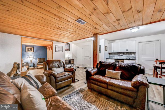 642 W OAK LN, White Haven, PA 18661