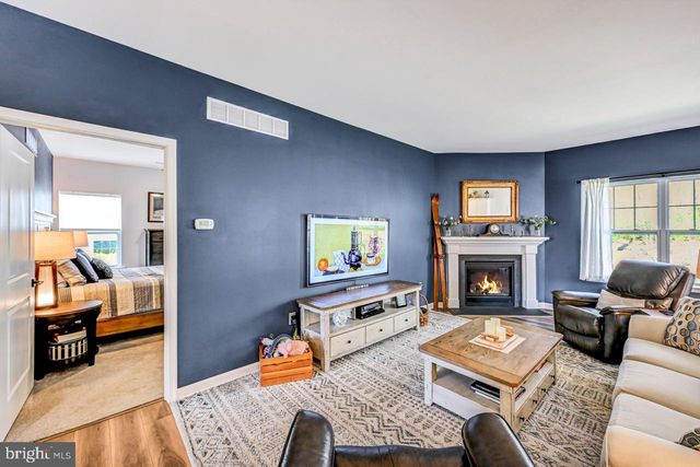642 W OAK LN, White Haven, PA 18661
