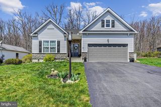 642 W OAK LN, White Haven, PA 18661