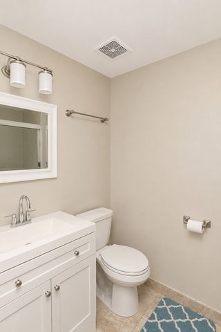 1463 Mercury Drive 219, Schaumburg, IL 60193