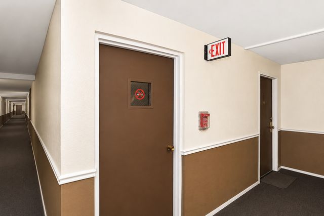 1463 Mercury Drive 219, Schaumburg, IL 60193