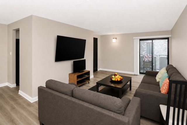 1463 Mercury Drive 219, Schaumburg, IL 60193