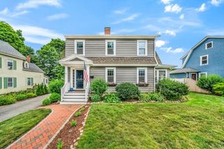 10 Essex St, Amesbury, MA 01913