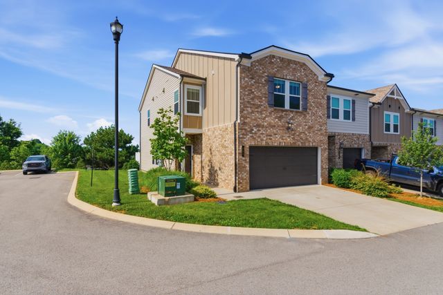862 Longleaf Ln, Columbia, TN 38401