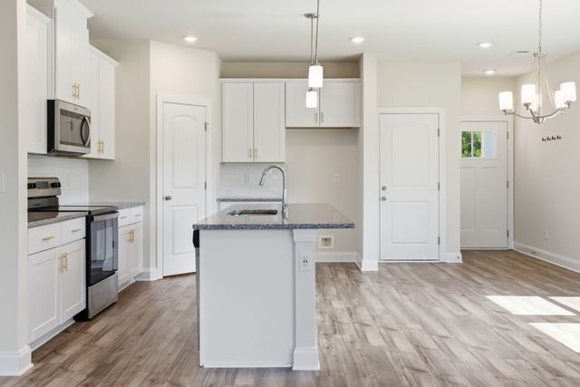 862 Longleaf Ln, Columbia, TN 38401