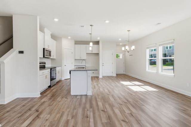862 Longleaf Ln, Columbia, TN 38401