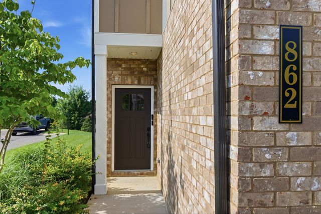 862 Longleaf Ln, Columbia, TN 38401