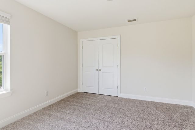 862 Longleaf Ln, Columbia, TN 38401