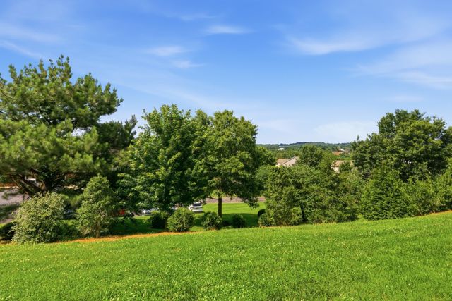 862 Longleaf Ln, Columbia, TN 38401