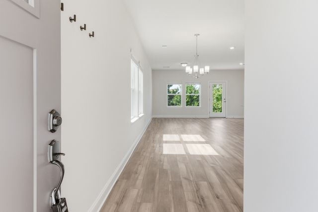 862 Longleaf Ln, Columbia, TN 38401