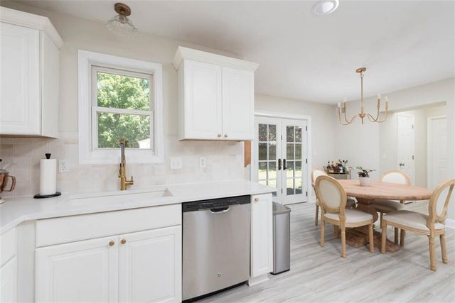 11000 NW FF Highway, Parkville, MO 64152