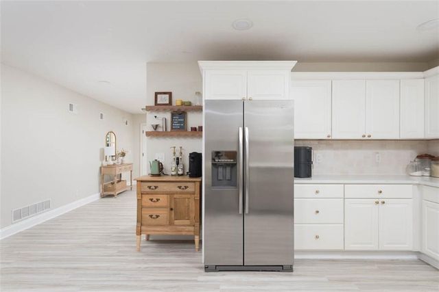 11000 NW FF Highway, Parkville, MO 64152