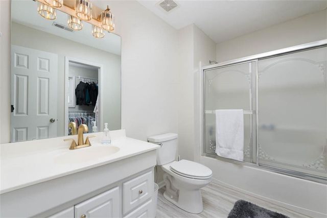 11000 NW FF Highway, Parkville, MO 64152