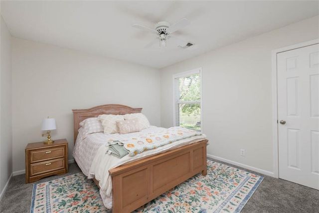 11000 NW FF Highway, Parkville, MO 64152