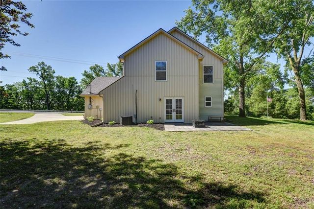 11000 NW FF Highway, Parkville, MO 64152