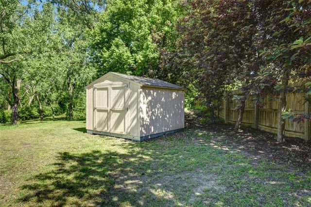 11000 NW FF Highway, Parkville, MO 64152