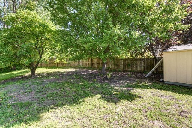 11000 NW FF Highway, Parkville, MO 64152