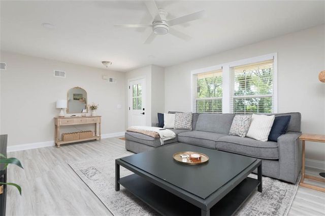 11000 NW FF Highway, Parkville, MO 64152