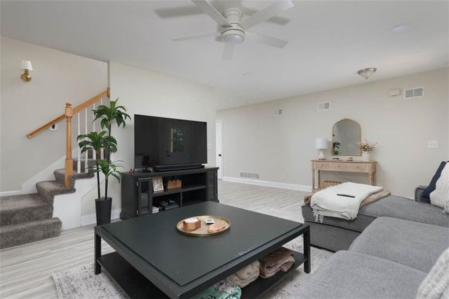 11000 NW FF Highway, Parkville, MO 64152