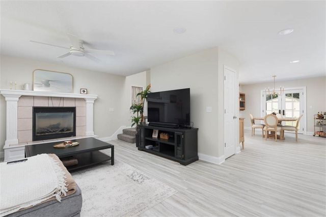 11000 NW FF Highway, Parkville, MO 64152