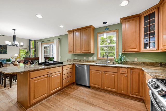 1952 Blackhawk DRIVE, Grafton, WI 53024