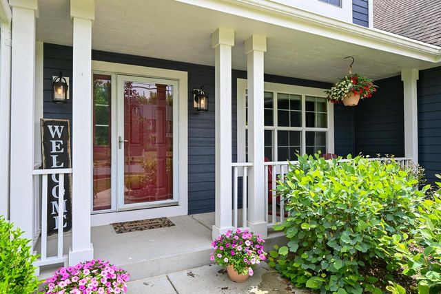 1952 Blackhawk DRIVE, Grafton, WI 53024