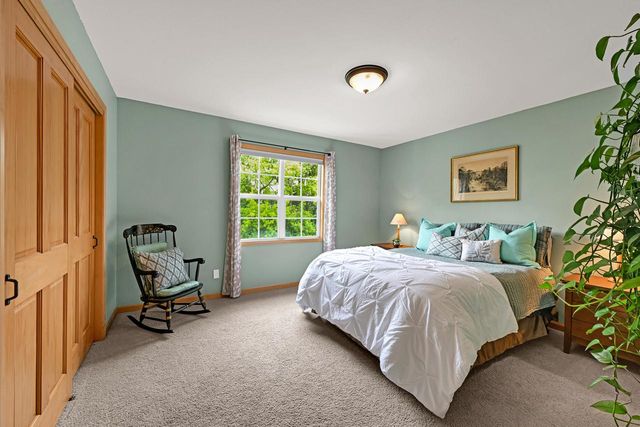 1952 Blackhawk DRIVE, Grafton, WI 53024