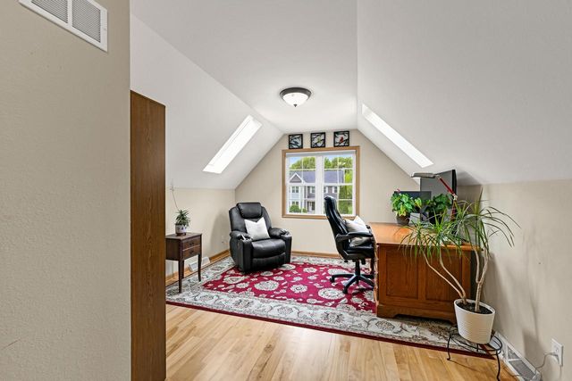 1952 Blackhawk DRIVE, Grafton, WI 53024