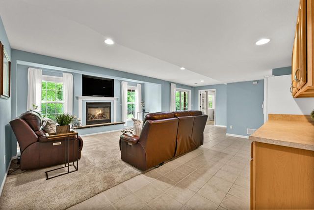 1952 Blackhawk DRIVE, Grafton, WI 53024