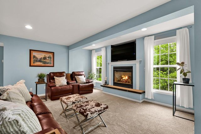1952 Blackhawk DRIVE, Grafton, WI 53024