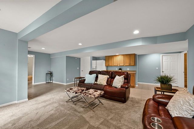 1952 Blackhawk DRIVE, Grafton, WI 53024