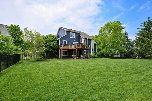 1952 Blackhawk DRIVE, Grafton, WI 53024