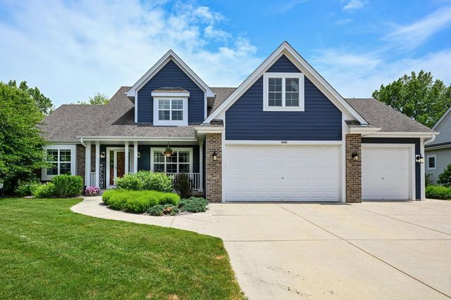 1952 Blackhawk DRIVE, Grafton, WI 53024
